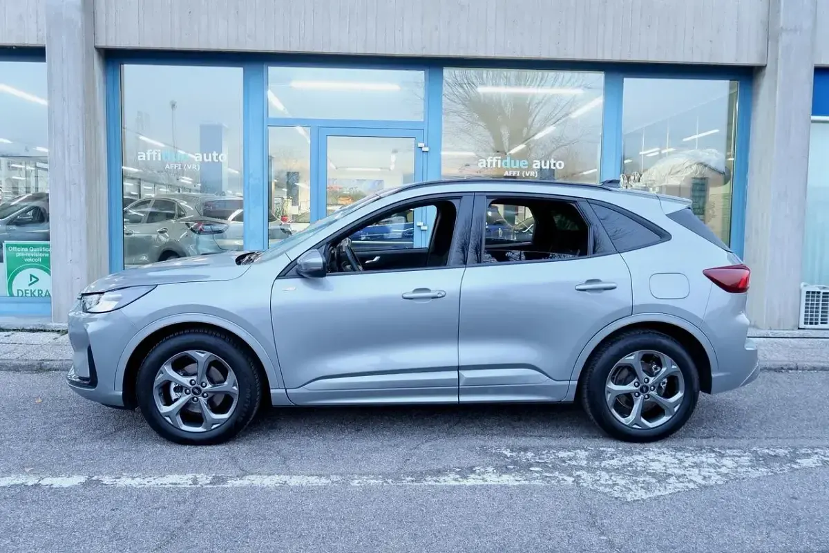 Usata Ford Kuga ST-Line 151 CV (111 kW) 2025 Grigio SUV