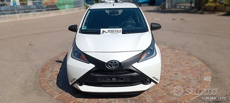 Usata Toyota Aygo 69 CV (50 kW) 2015 Bianco Utilitaria