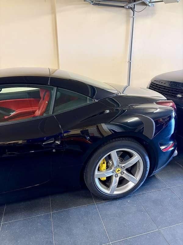 Usata Ferrari California 560 CV (411 kW) 2016 Nero Cabrio