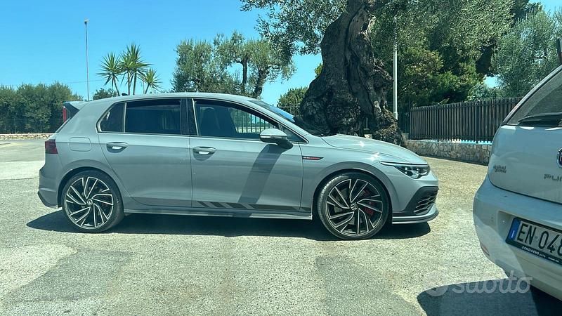 Usata VW Golf VIII 300 CV (220 kW) 2022 Grigio Berlina