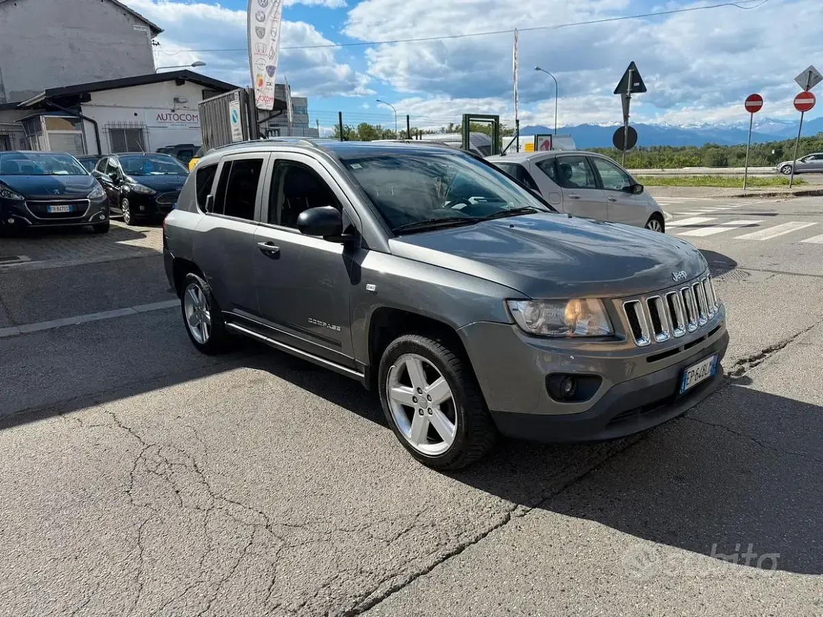 Usata Jeep Compass Sport 136 CV (100 kW) 2012 Verde SUV