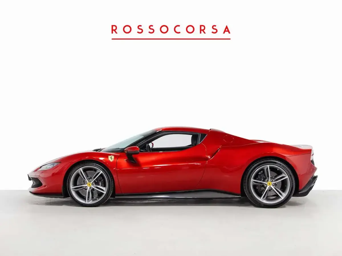 Usata Ferrari 296 829 CV (609 kW) 2023 Rosso imola Coupé