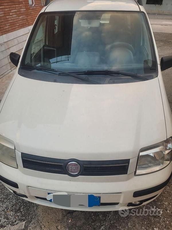 Bianco Usata 2009 Fiat Panda Tre volumi | 2400 € (Ottimo prezzo) - Immagine 1/4
