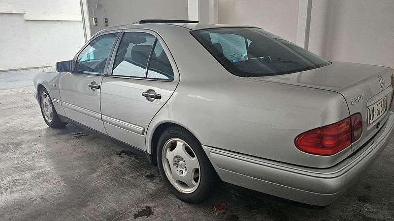 Usata Mercedes E250 Avantgarde 113 CV (83 kW) 1996 Berlina