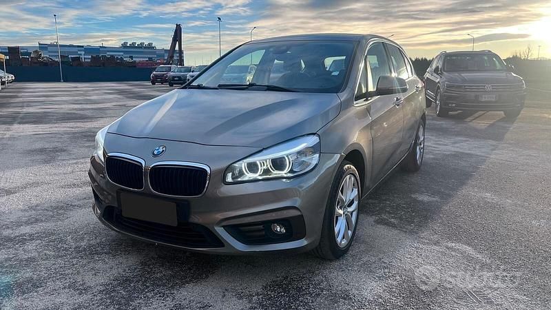 Usata BMW 220 Luxury Line 190 CV (139 kW) 2015 Giallo Utilitaria