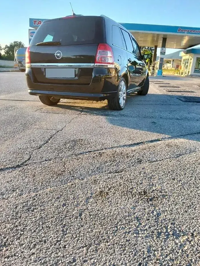 Usata Opel Zafira 150 CV (110 kW) 2010 Nero Monovolume