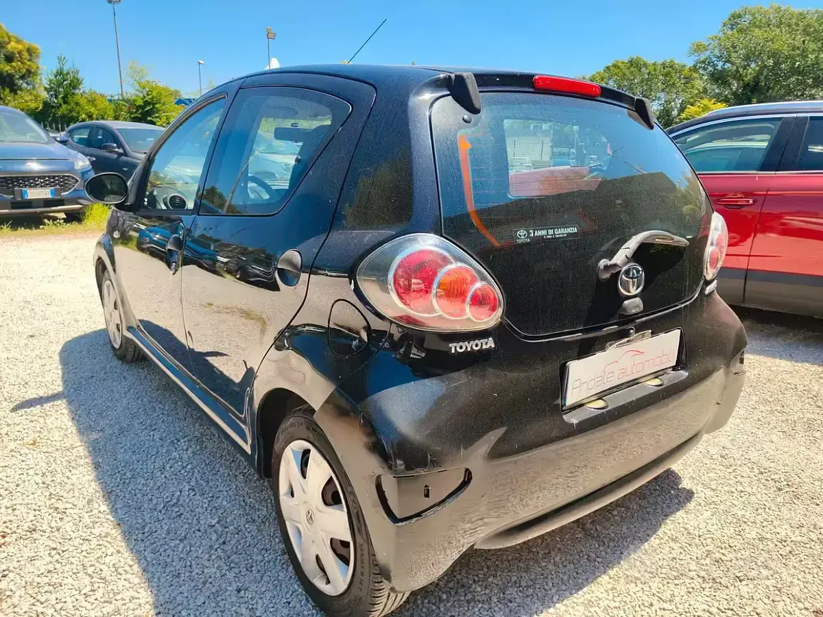 Usata Toyota Aygo 68 CV (50 kW) 2009 Nero Utilitaria
