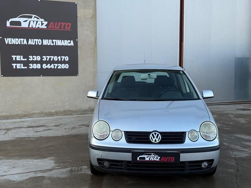 Argento Usata 2004 VW Polo Trendline Tre volumi | 1350 € (Ottimo prezzo) - Immagine 1/4