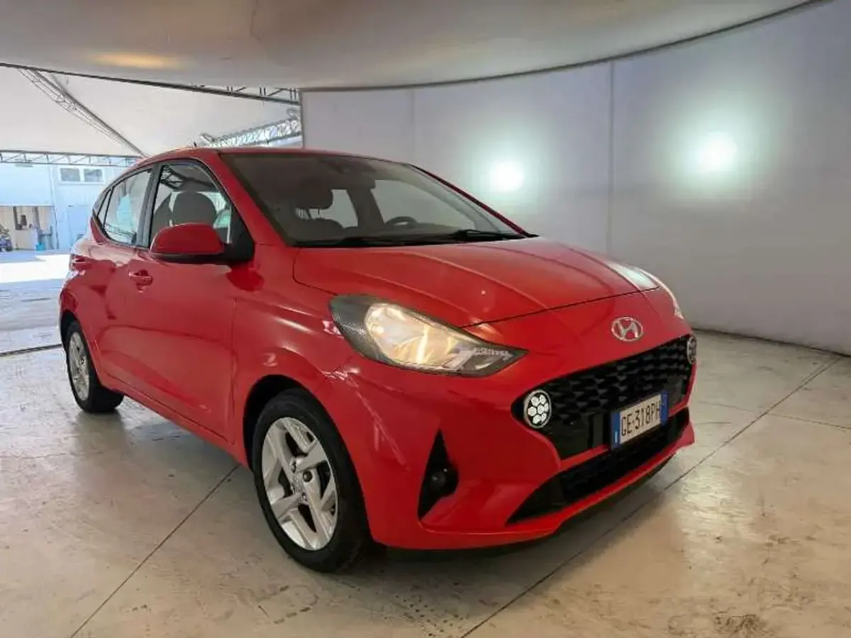 Usata Hyundai i10 65 CV (47 kW) 2021 Beige pyrite Utilitaria