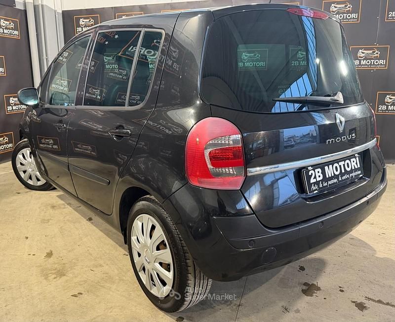 Usata Renault Modus 88 CV (64 kW) 2011 Nero Monovolume