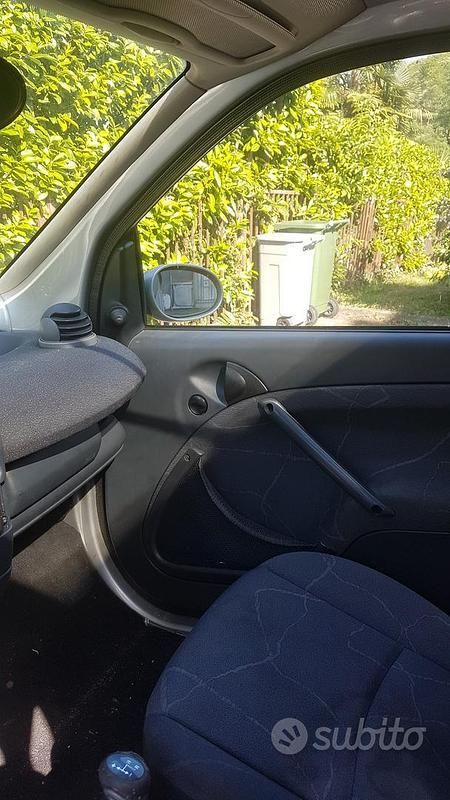 Begagnad Smart ForFour 2002 Grå Halvkombi