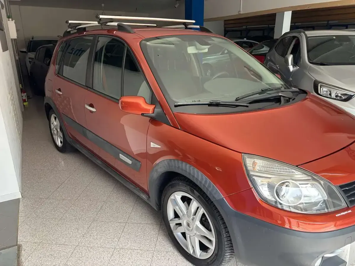 Usata Renault Scénic 131 CV (96 kW) 2009 Arancione Monovolume