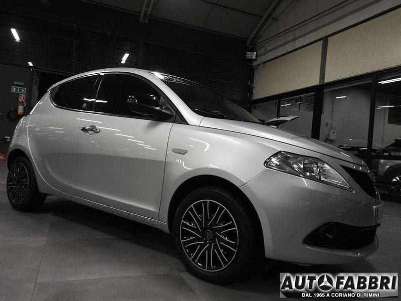 Usata Lancia Ypsilon Gold 69 CV (50 kW) 2021 Bianco Utilitaria