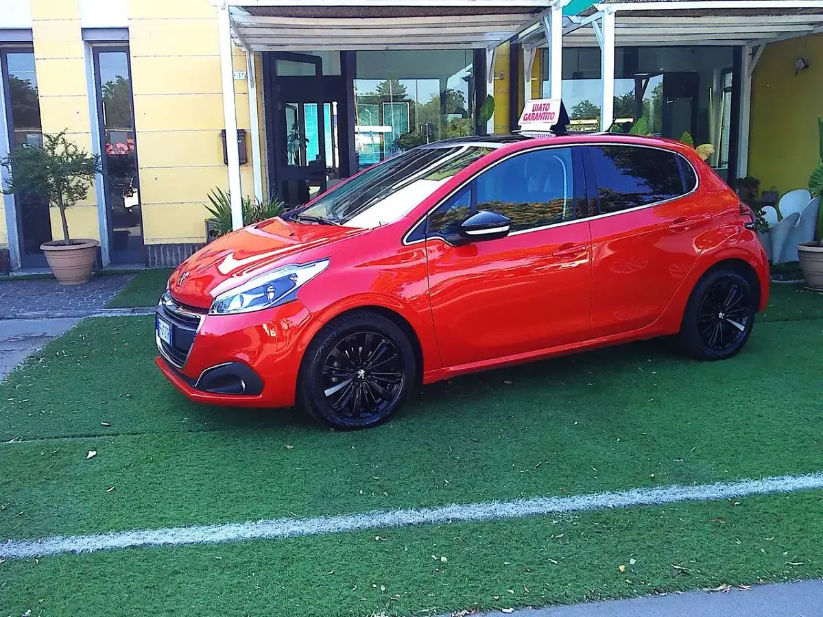 Usata Peugeot 208 75 CV (55 kW) 2018 Arancione Utilitaria