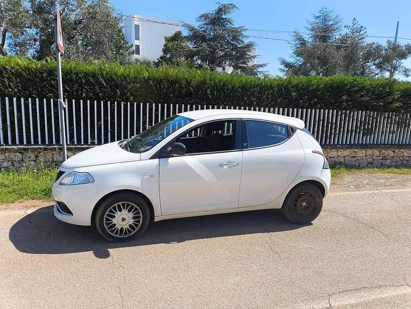 Usata Lancia Ypsilon 69 CV (50 kW) 2016 Utilitaria