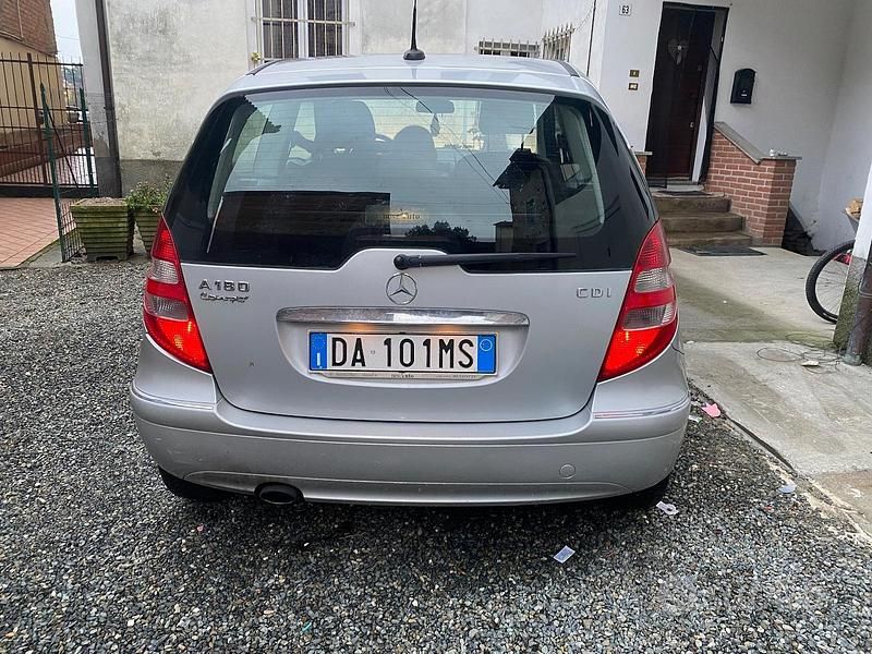 Usata Mercedes A180 Avantgarde 109 CV (80 kW) 2004 Grigio Berlina