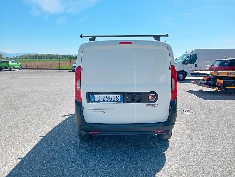 Usata Fiat Doblò 105 CV (77 kW) 2017 Bianco Monovolume