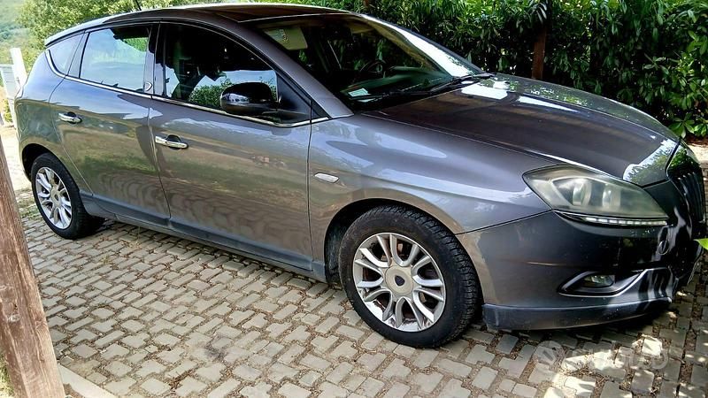 Usata Lancia Delta 130 CV (95 kW) 2009 Grigio Utilitaria