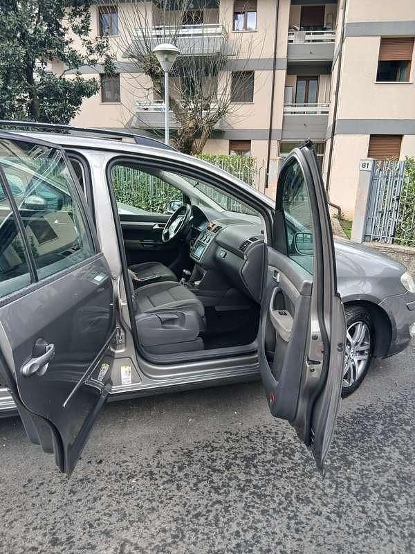 Usata VW Touran Highline 140 CV (102 kW) 2008 Grigio Monovolume