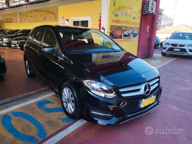 Nero Usata 2019 Mercedes B200 Executive Monovolume | 17.900 € (Buon prezzo) - Immagine 1/4