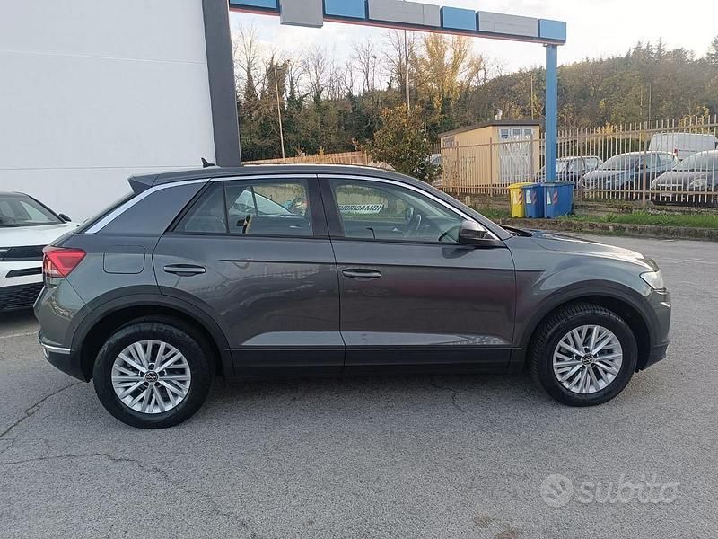 Usata VW T-Roc Advance 116 CV (85 kW) 2021 Grigio scuro SUV