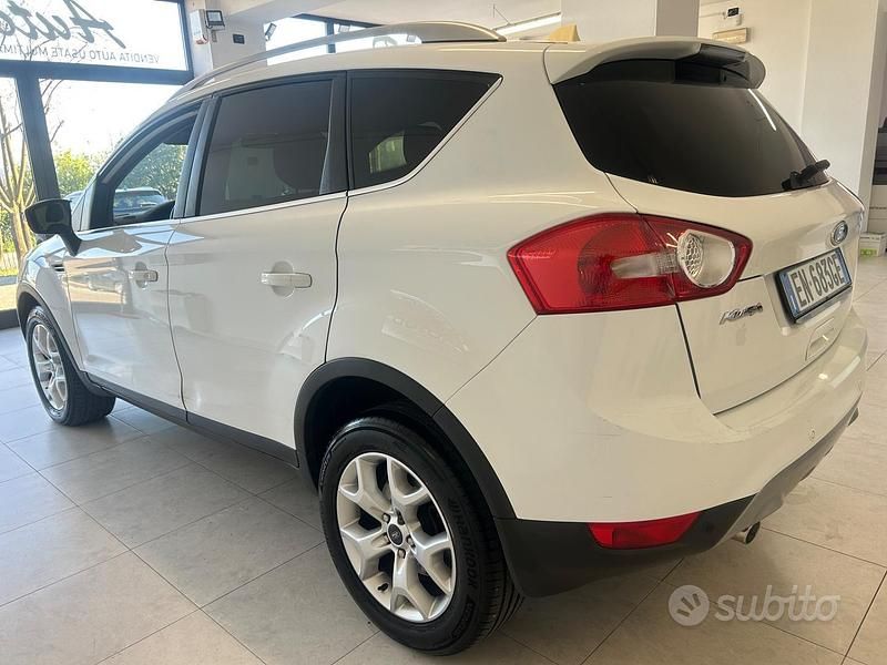 Begagnad Ford Kuga 140 HK (102 kW) 2012 Vit SUV
