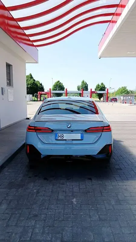 Usata BMW 520 M Sport 197 CV (144 kW) 2024 Grigio Berlina