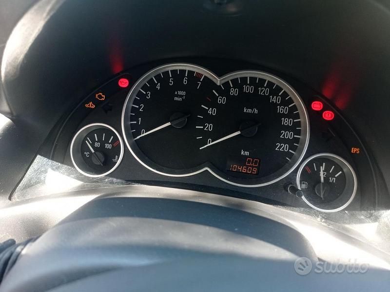 Usata Opel Corsa 75 CV (55 kW) 2005 Nero Berlina
