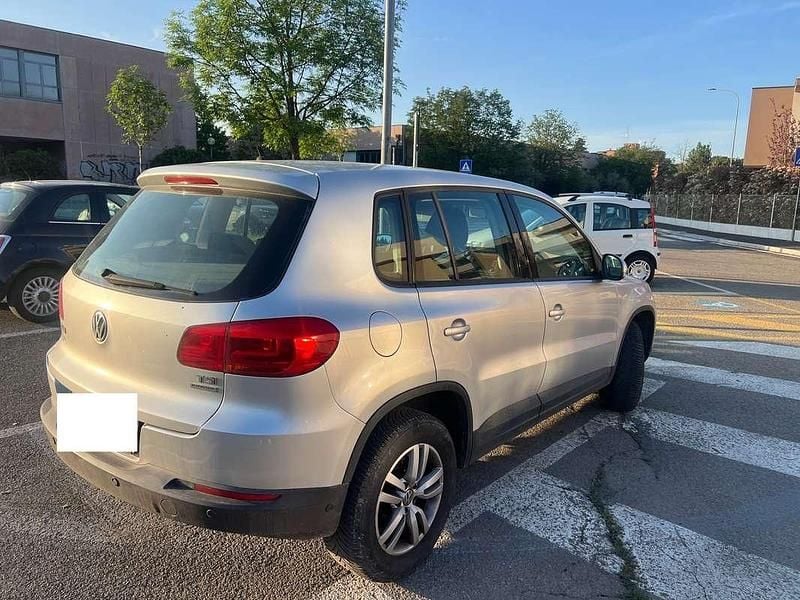 Gebraucht VW Tiguan Trendline 122 PS (89 kW) 2011 Grau SUV