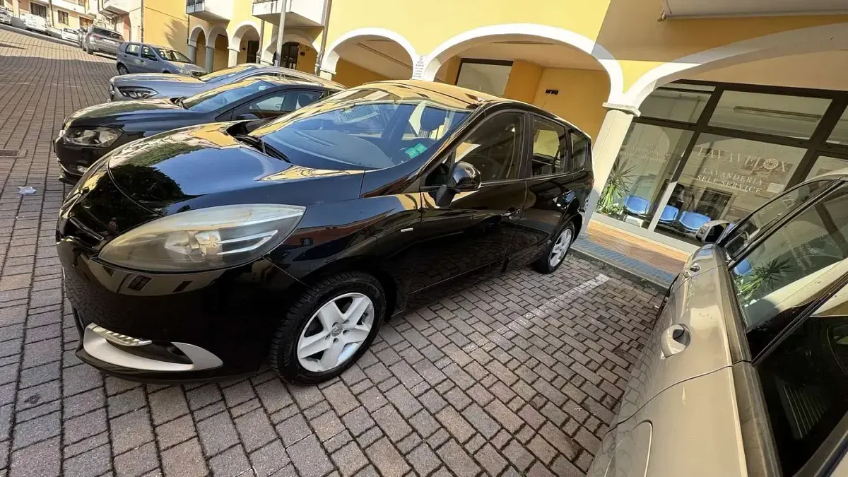 Usata Renault Scénic LIMITED 110 CV (80 kW) 2015 Monovolume