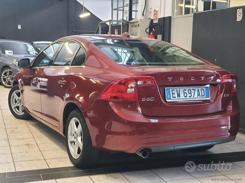Usata Volvo S60 Kinetic 136 CV (100 kW) 2014 Rosso Berlina