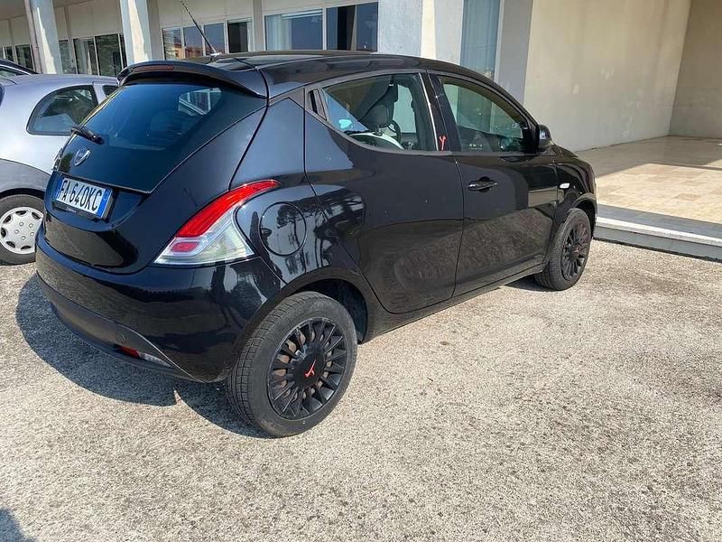 Usata Lancia Ypsilon 69 CV (50 kW) 2015 Utilitaria