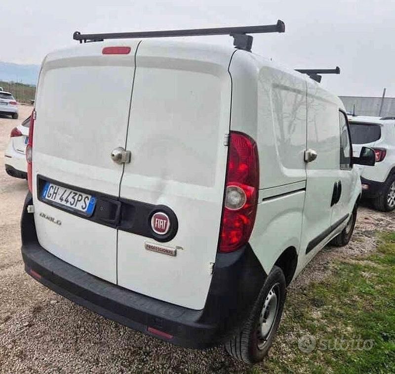 Usata Fiat Doblò Lounge 90 CV (66 kW) 2021 Bianco Monovolume