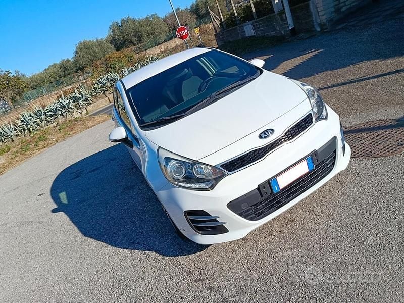 Usata Kia Rio 74 CV (54 kW) 2016 Bianco Utilitaria