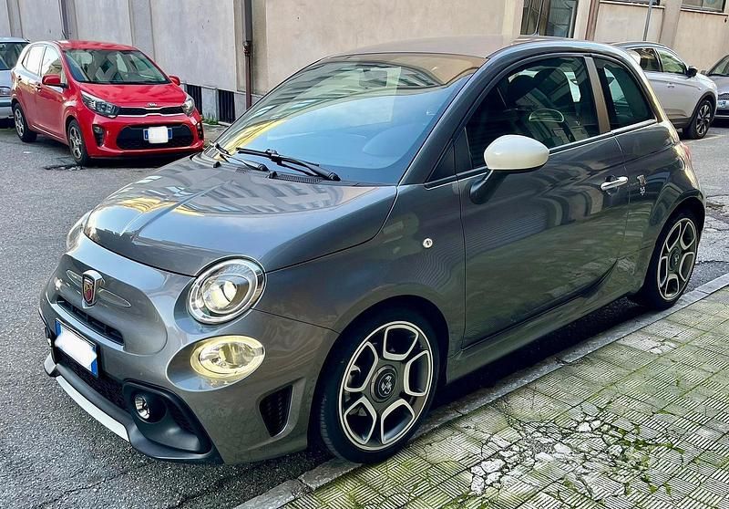 Begagnad Abarth 595 Turismo 165 HK (121 kW) 2022 Grå Sedan