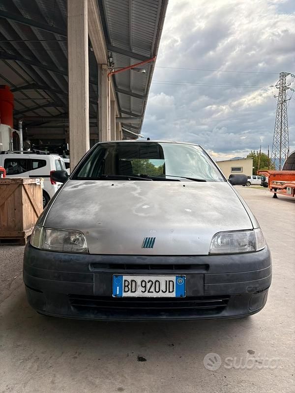 Usata Fiat Punto 60 CV (44 kW) 1999 Utilitaria