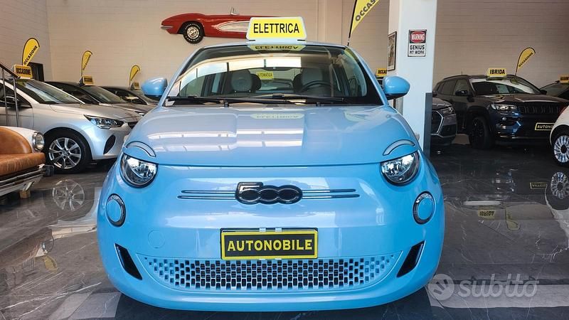 Begagnad Fiat 500e Icon 86 kW (118 HK) 2022 Blå Sedan