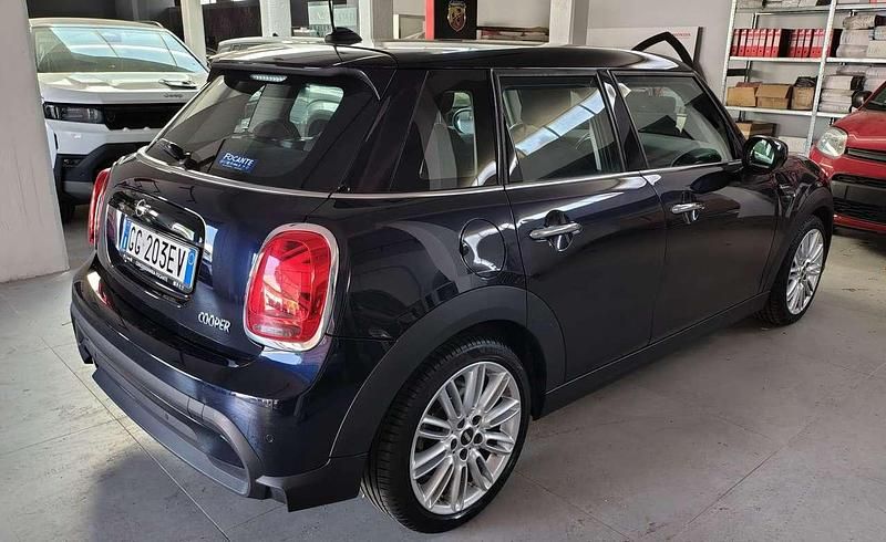 Usata Mini Cooper Classic 136 CV (100 kW) 2021 Blu/azzurro Utilitaria