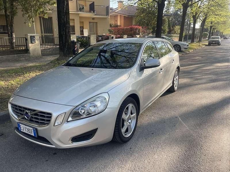 Usata Volvo V60 Kinetic 163 CV (119 kW) 2012 Station wagon
