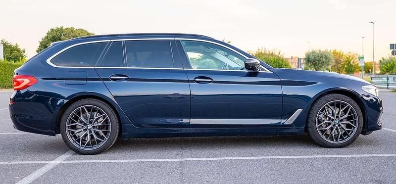 Usata BMW 530 Luxury Line 265 CV (194 kW) 2018 Blu/azzurro Station wagon