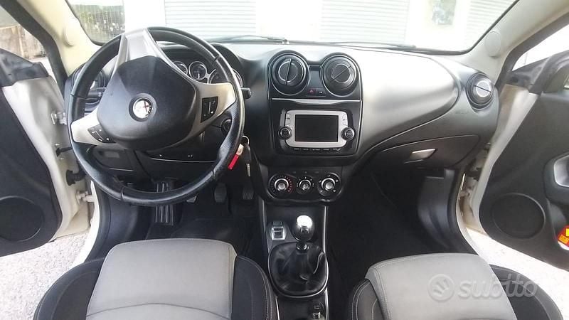 Second-hand Alfa Romeo MiTo 85 CP (62 kW) 2014 Alb Hatchback