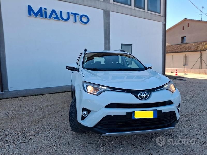 Usata Toyota RAV4 Style 143 CV (105 kW) 2017 Bianco SUV