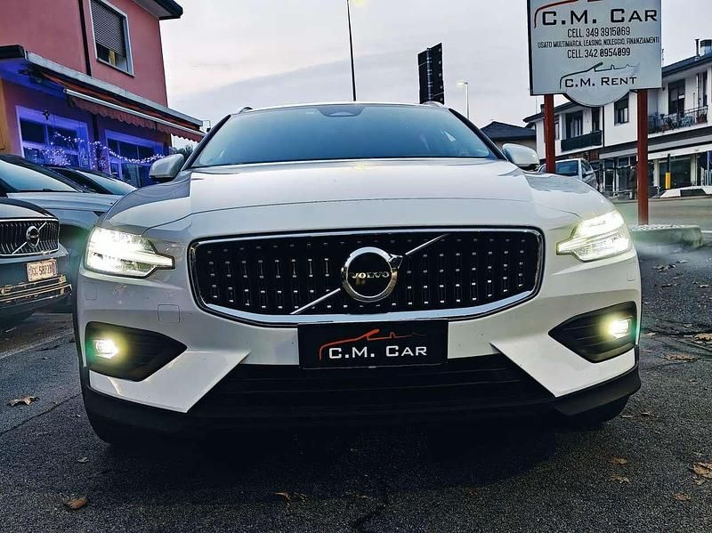 Usata Volvo V60 CC Plus 197 CV (144 kW) 2022 Bianco Station wagon