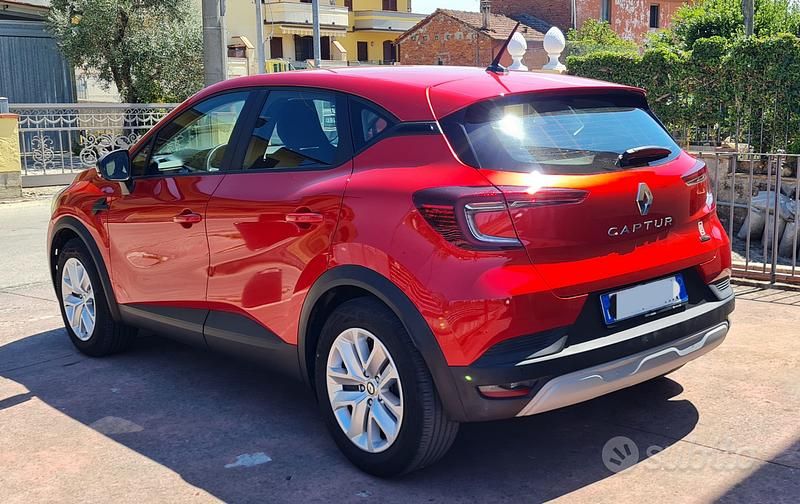Usata Renault Captur Equilibre 94 CV (69 kW) 2023 Rosso SUV