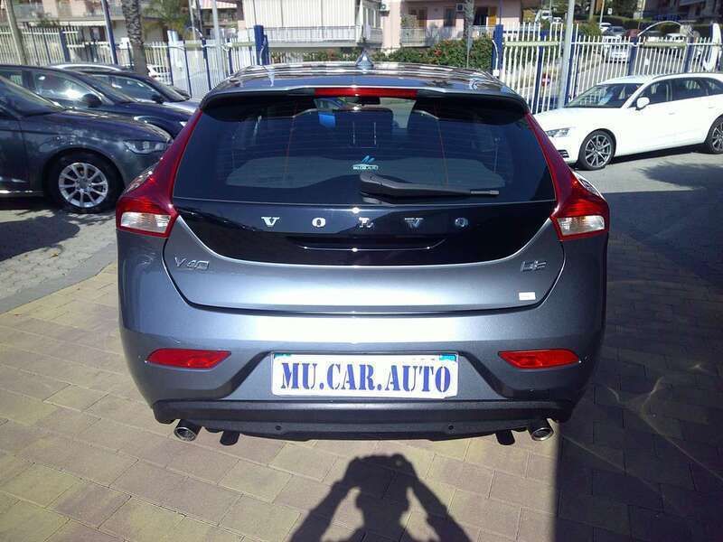 Usata Volvo V40 Business Edition 120 CV (88 kW) 2018 Grigio Station wagon