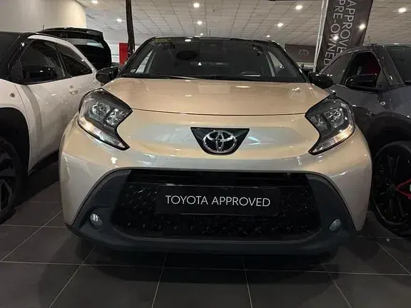 Usata Toyota Aygo X Trend 72 CV (52 kW) 2022 Ginger beige & black met SUV