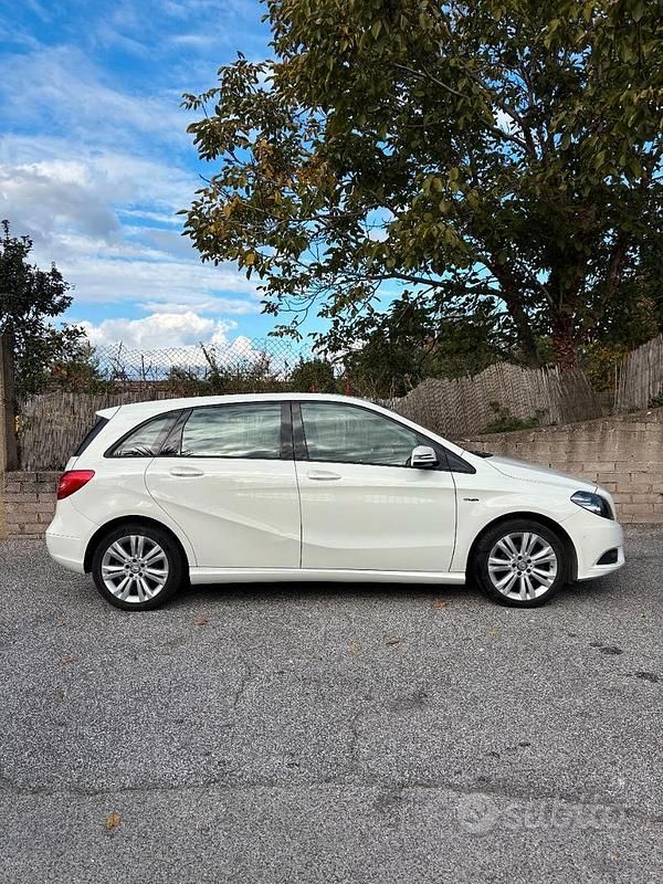Usata Mercedes B180 Executive 122 CV (89 kW) 2012 Bianco Monovolume