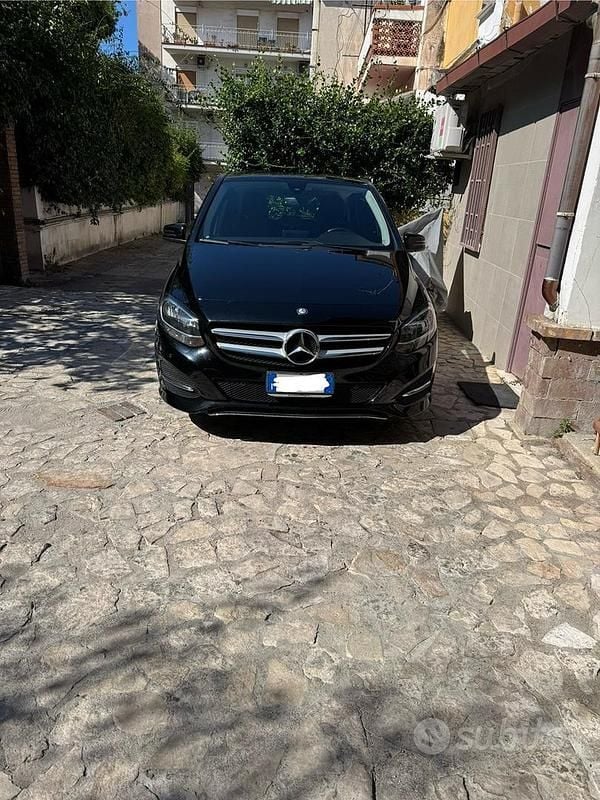 Usata Mercedes B220 184 CV (135 kW) 2015 Nero Monovolume