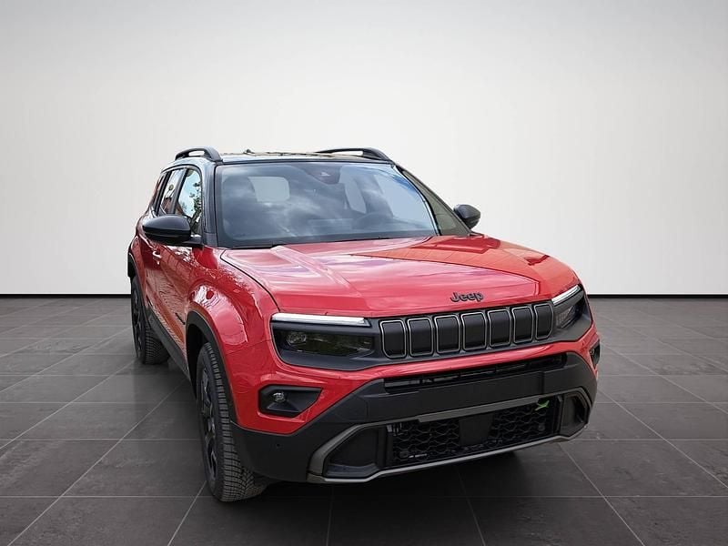 Nuova Jeep Avenger Overland 136 CV (100 kW) 2026 Ruby con tetto volcano SUV