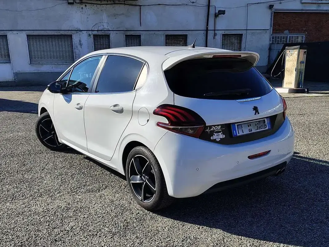 Usata Peugeot 208 Allure 82 CV (60 kW) 2016 Bianco Utilitaria